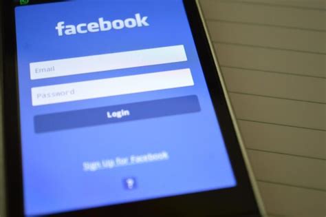 Como contactar o Facebook em caso de precisares。